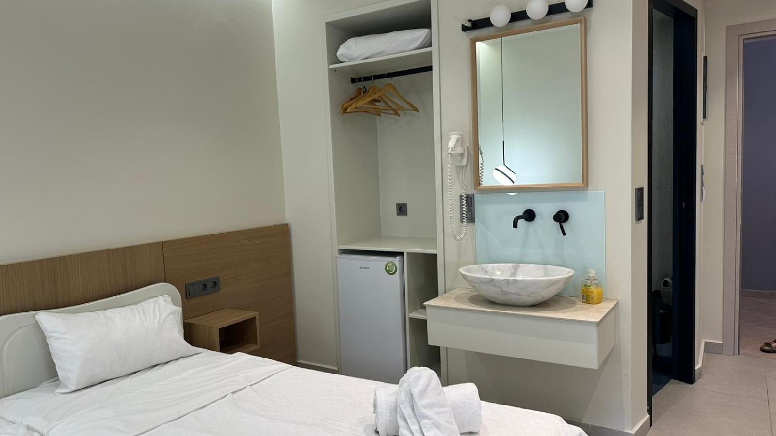 Anemos Hotell Agia Trias Exteriör bild