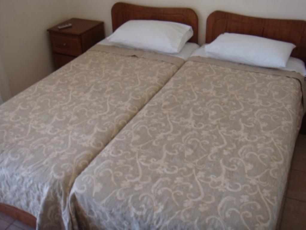 Anemos Hotell Agia Trias Rum bild